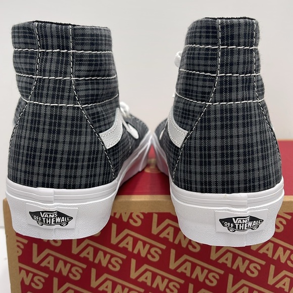 Vans Men’s Sk8-Hi Tapered Uv Beads Black
VN0009QPBM8
Sneakers - Picture 13 of 16